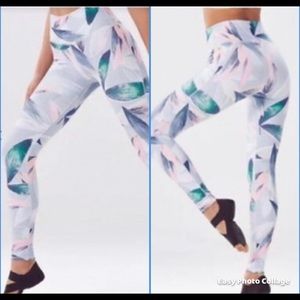 Fabletics salar crop legging
